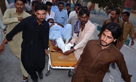 Una de las víctimas del atentado terrorista en Pakistán Dos policías muertos en un atentado en Pakistán
